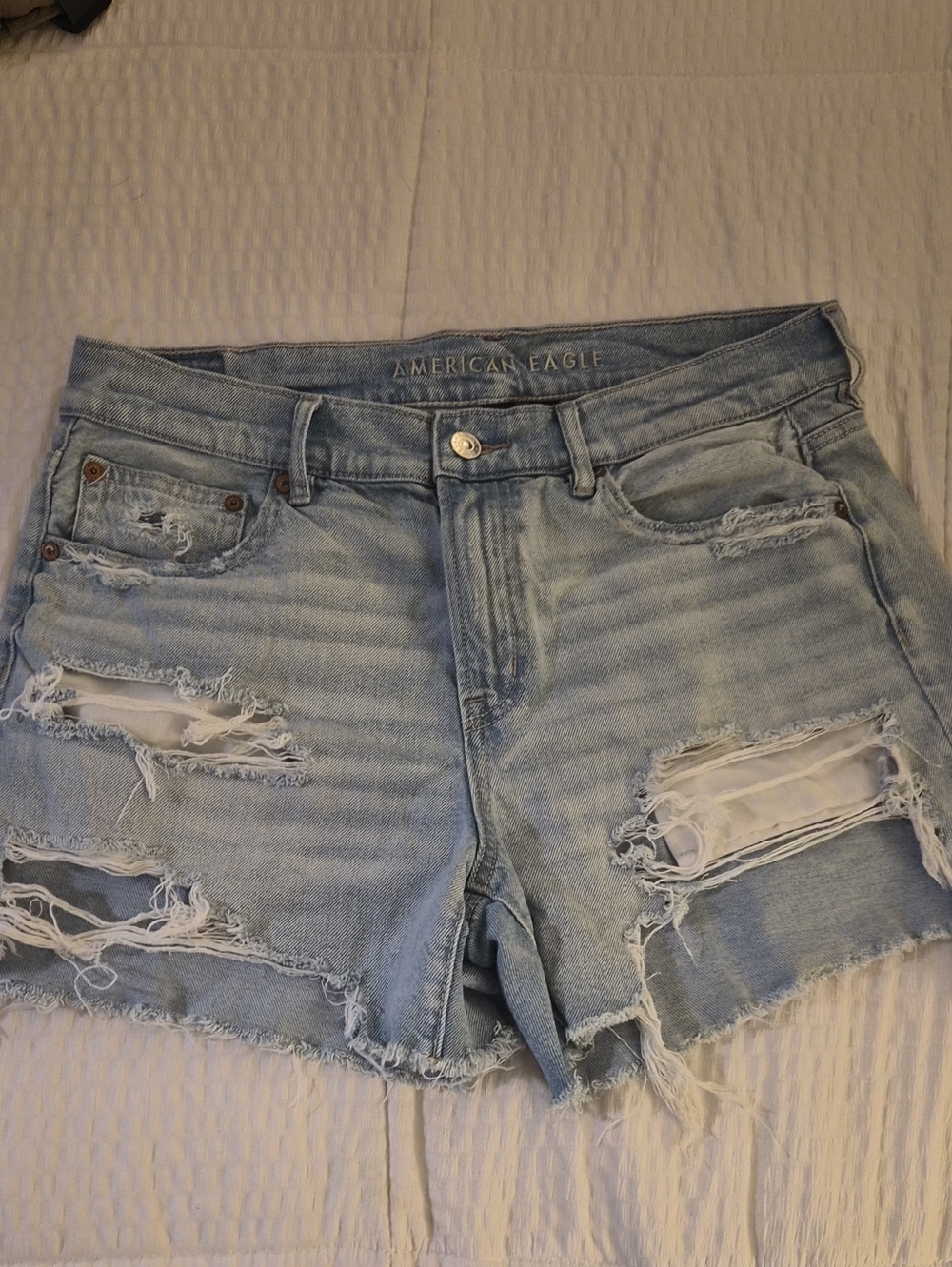 American Eagle Outfitters Light Wash Distressed Denim Jean Shorts sz 8